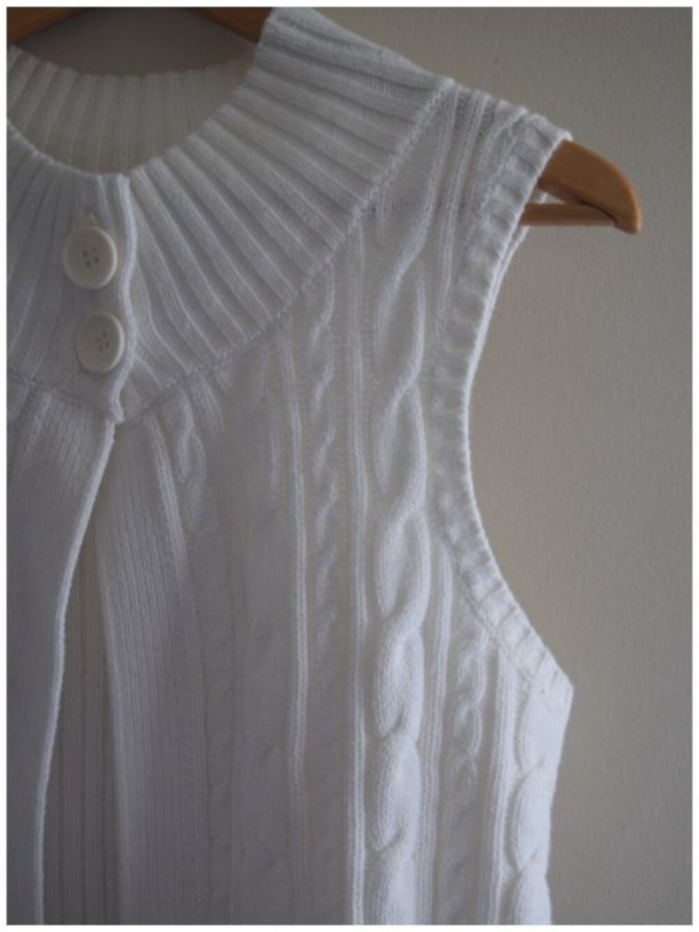 Cable Knit Sweater Vest Faux Collar with Button Closure Kim Rogers Size Medium - Picture 2 of 5